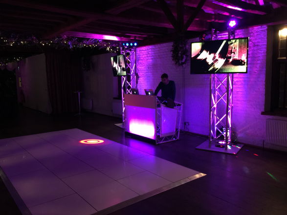 Callum Kelly - Wedding & Party DJs from Hampshire